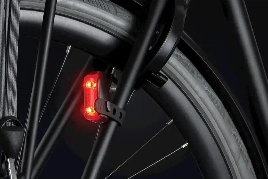 Tylna lampka rowerowa Axa Dwn Basic USB
