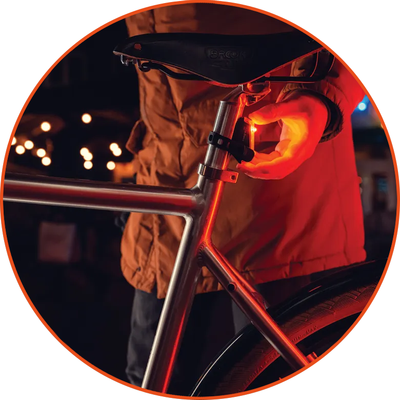 Tylna lampka rowerowa AXA Dwn Rear USB