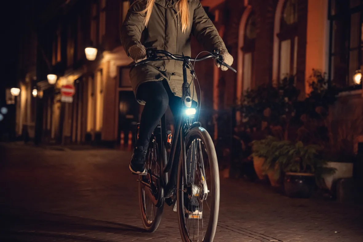 Przednia lampka rowerowa AXA NXT30 E-Bike 6-48V 30 Lux