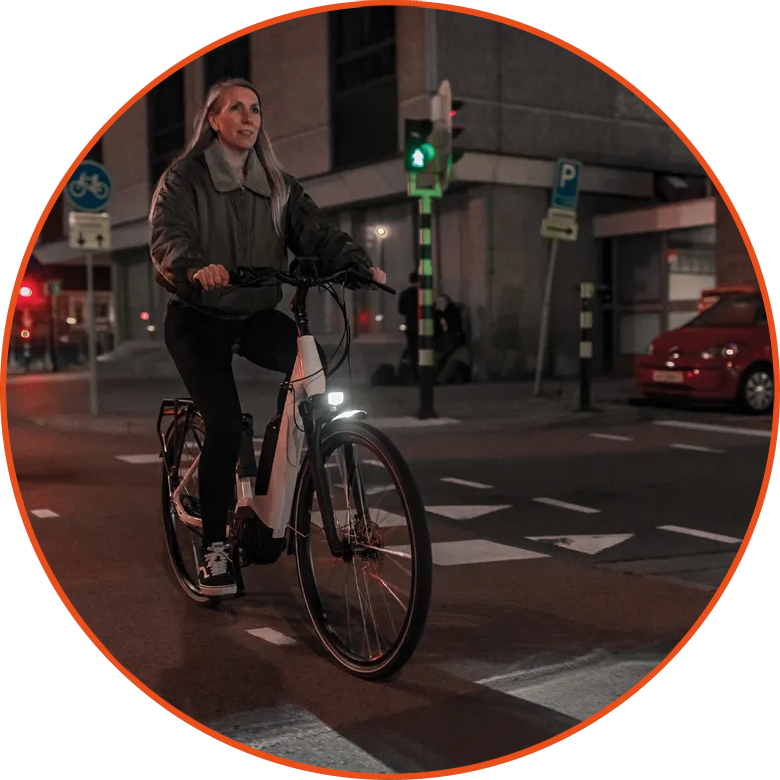 Przednia lampka rowerowa AXA NXT30 E-Bike 6-48V 30 Lux