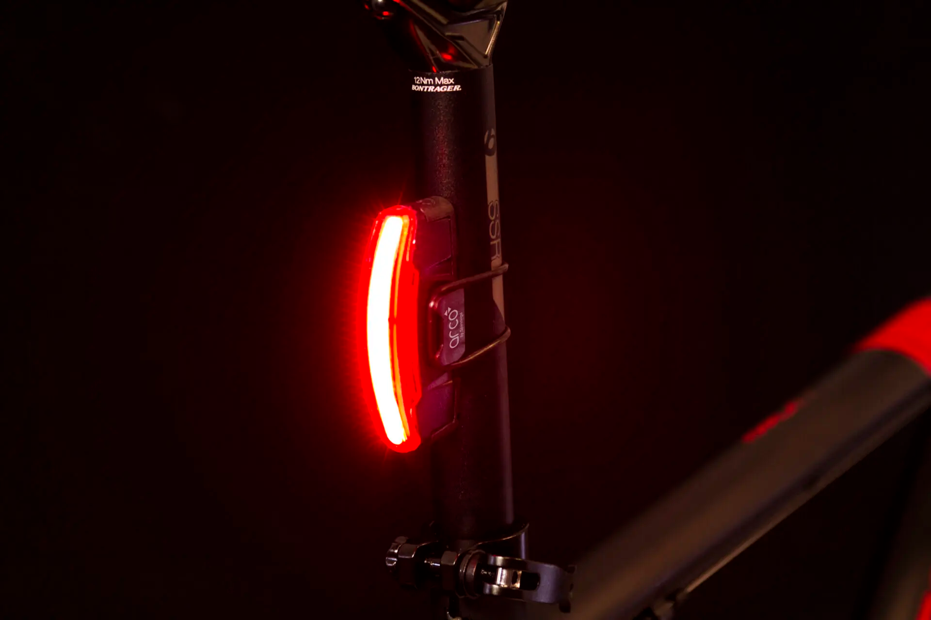 Tylna lampka rowerowa Spanninga Acro Flash USB