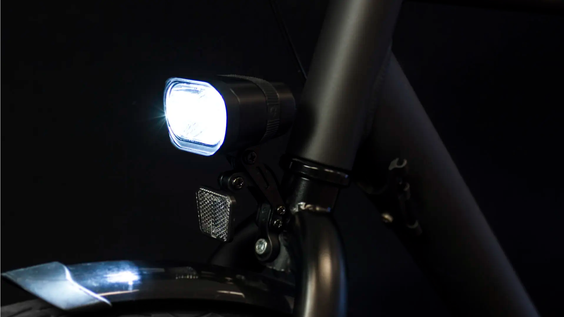 Przednia lampka rowerowa Spanninga Axendo 80 XEFc e-bike 6-36V