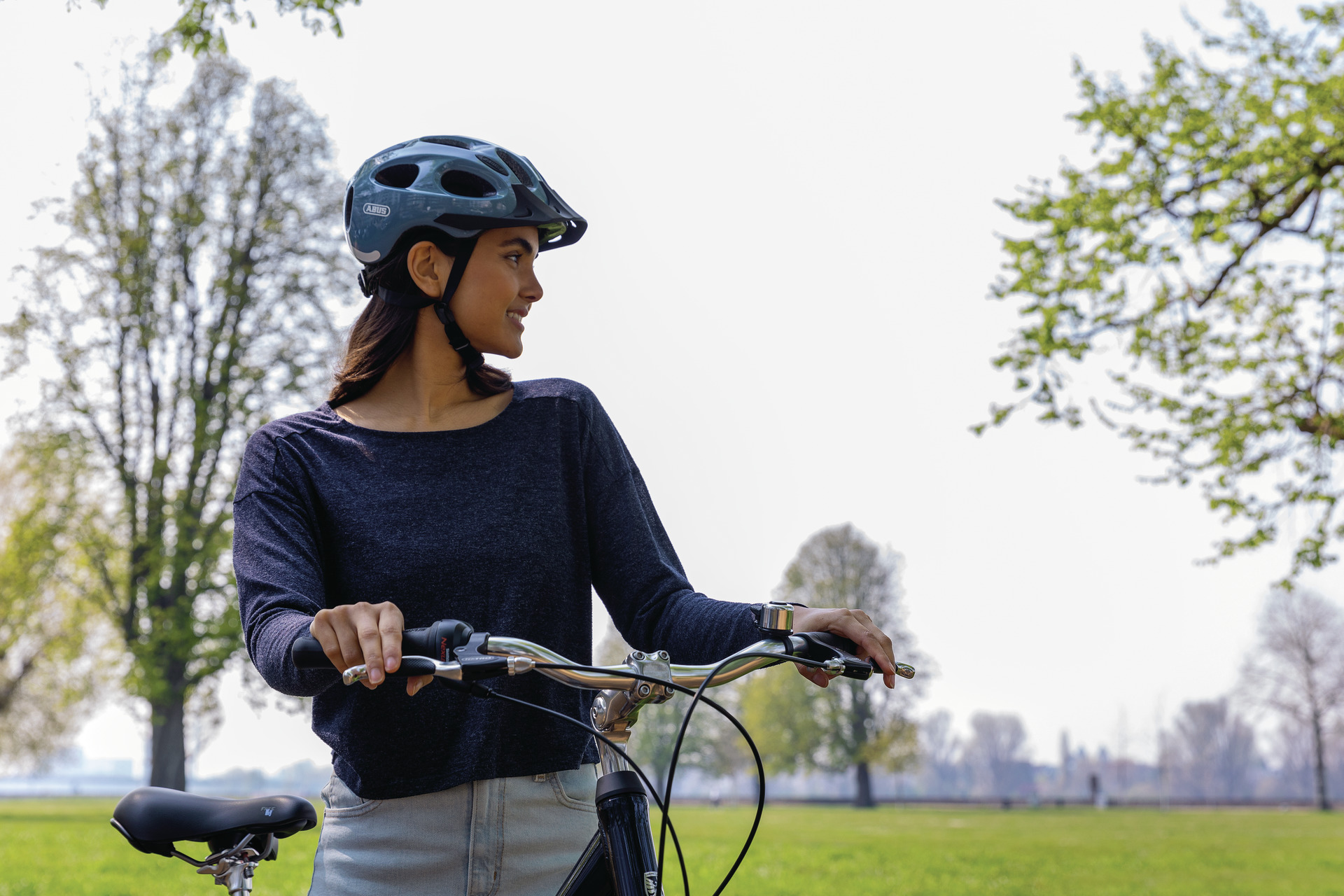 Dziecięcy kask rowerowy Abus Youn-I Ace, niebieski metalik