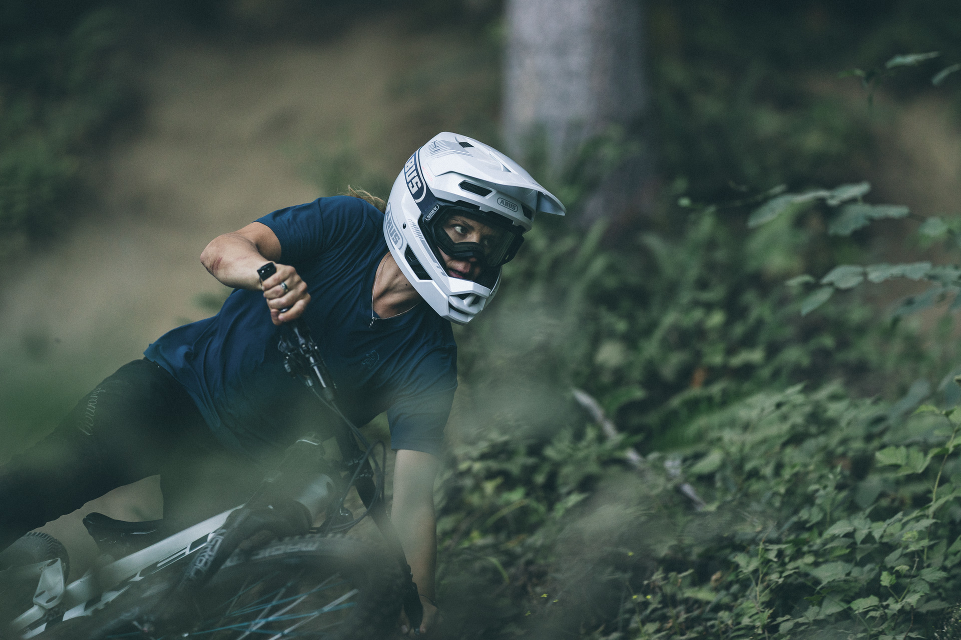 Kask rowerowy Abus HiDrop Shiny Black