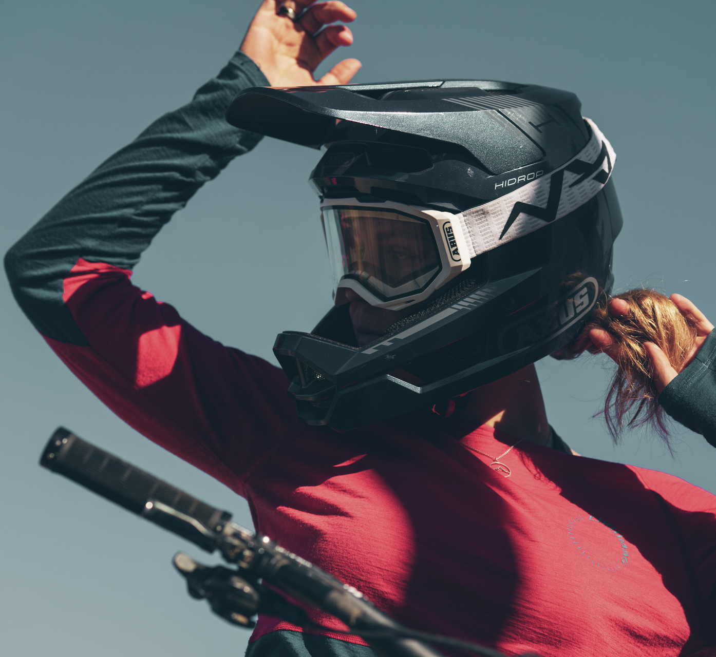 Kask rowerowy Abus HiDrop Shiny Black