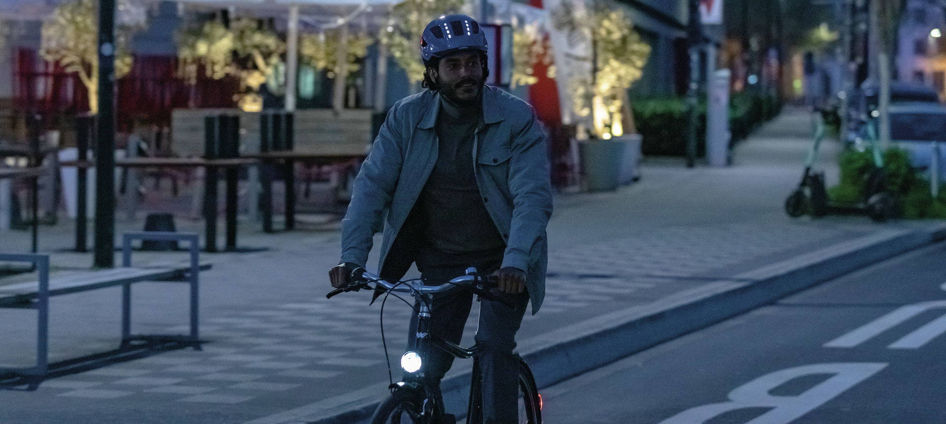 Kask rowerowy Abus Hyben 2.0 LED Signal Black Matt