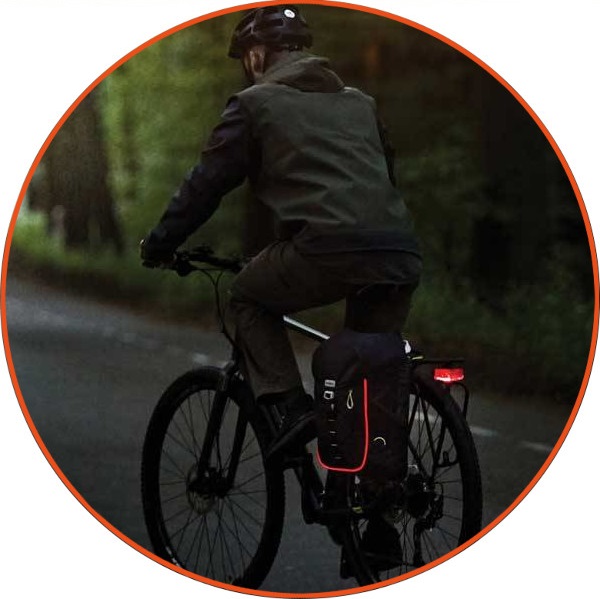 Plecak z możliwością montażu na bagażniku rowerowym Basil Miles LED