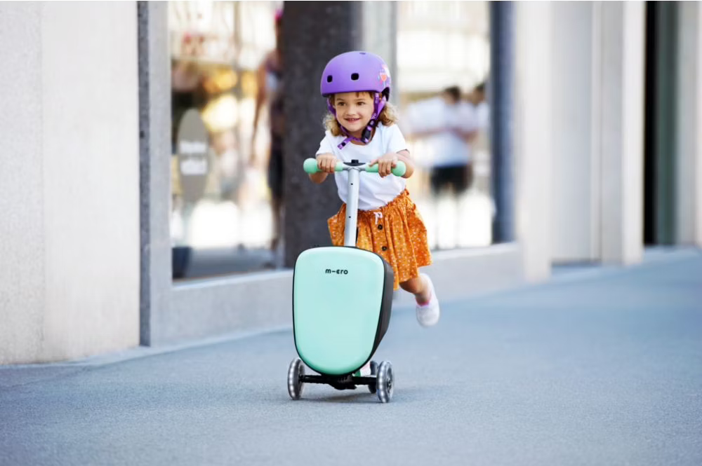Walizka z hulajnogą dla dzieci Micro Luggage Junior LED