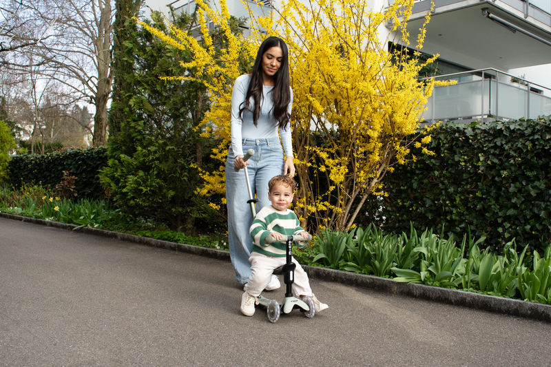 Jeździk i hulajnoga Mini2Grow Micro Deluxe Magic LED 2.0