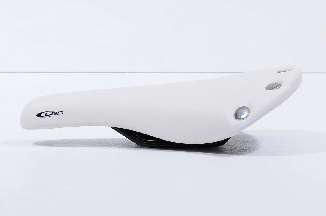 Białe siodełko rowerowe GES Retro Fixy