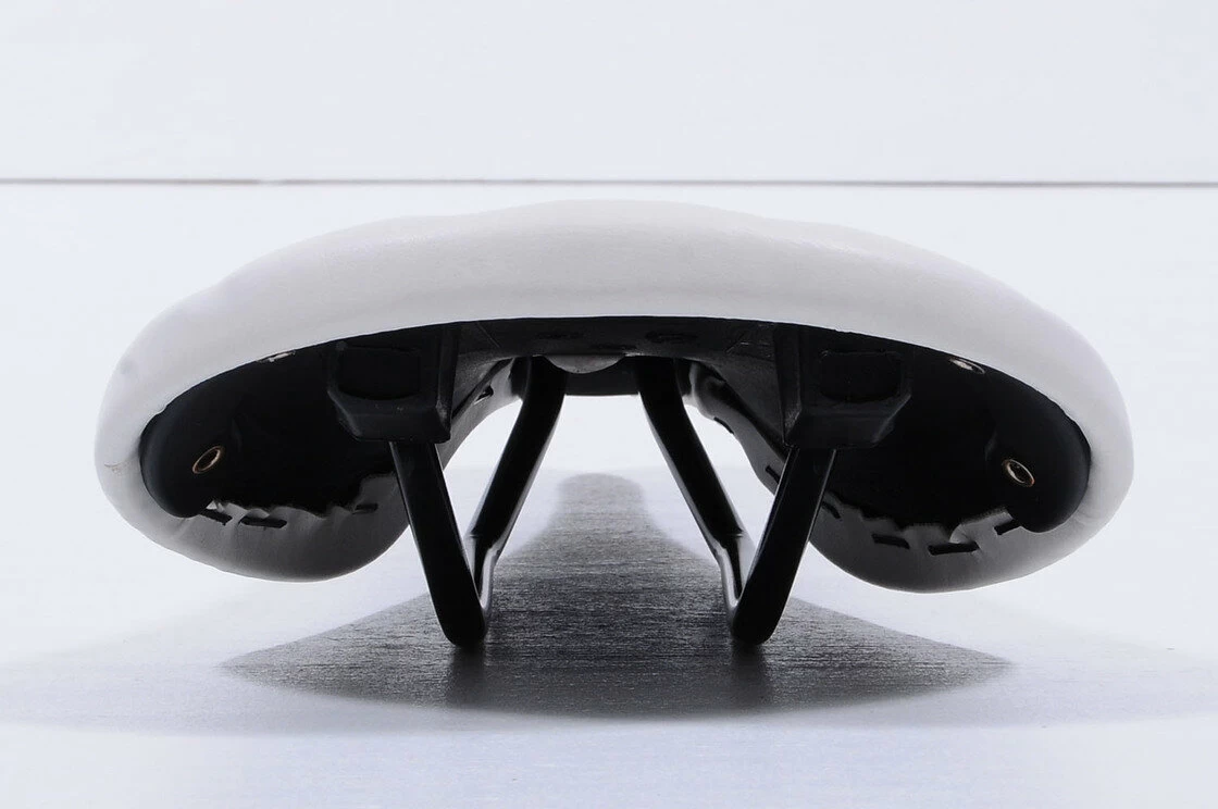 Białe siodełko rowerowe GES Retro Fixy