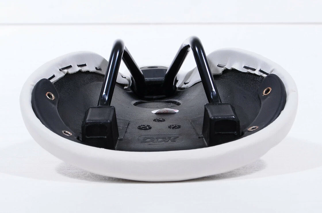 Białe siodełko rowerowe GES Retro Fixy