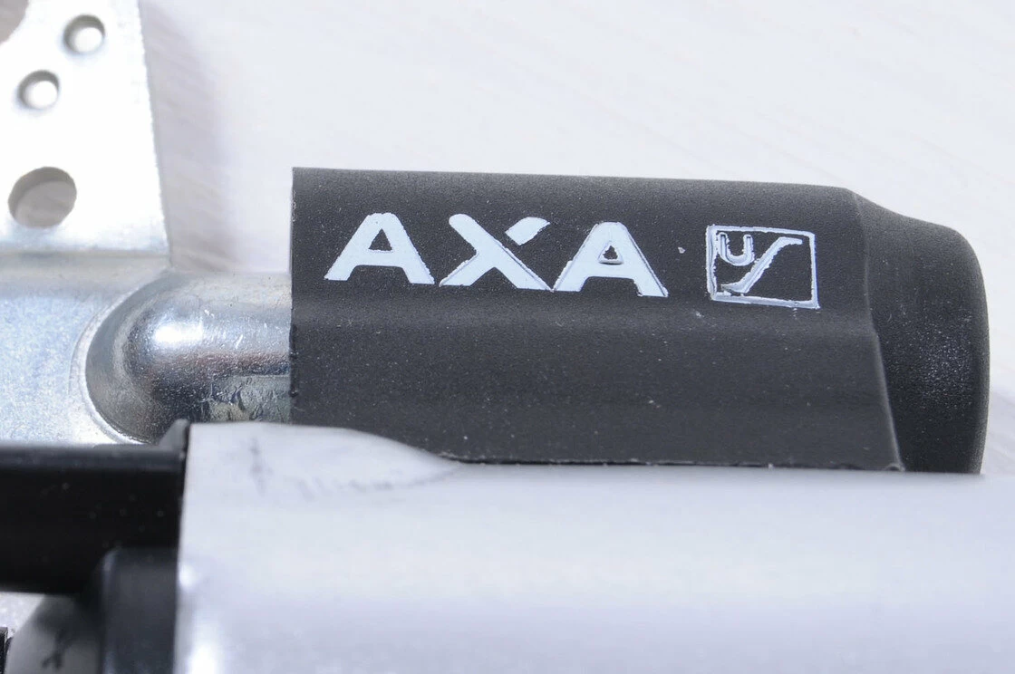 Dynamo AXA 8201 Mocowanie: Prawa strona