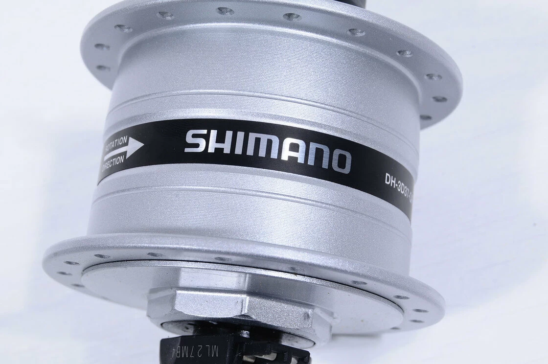 Dynamo w piaście Shimano DH-3D37 Disc Brake srebrne