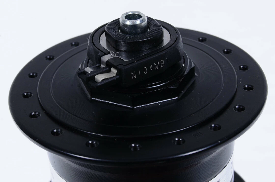 Dynamo w piaście Shimano DH-3N31szybkozamykacz