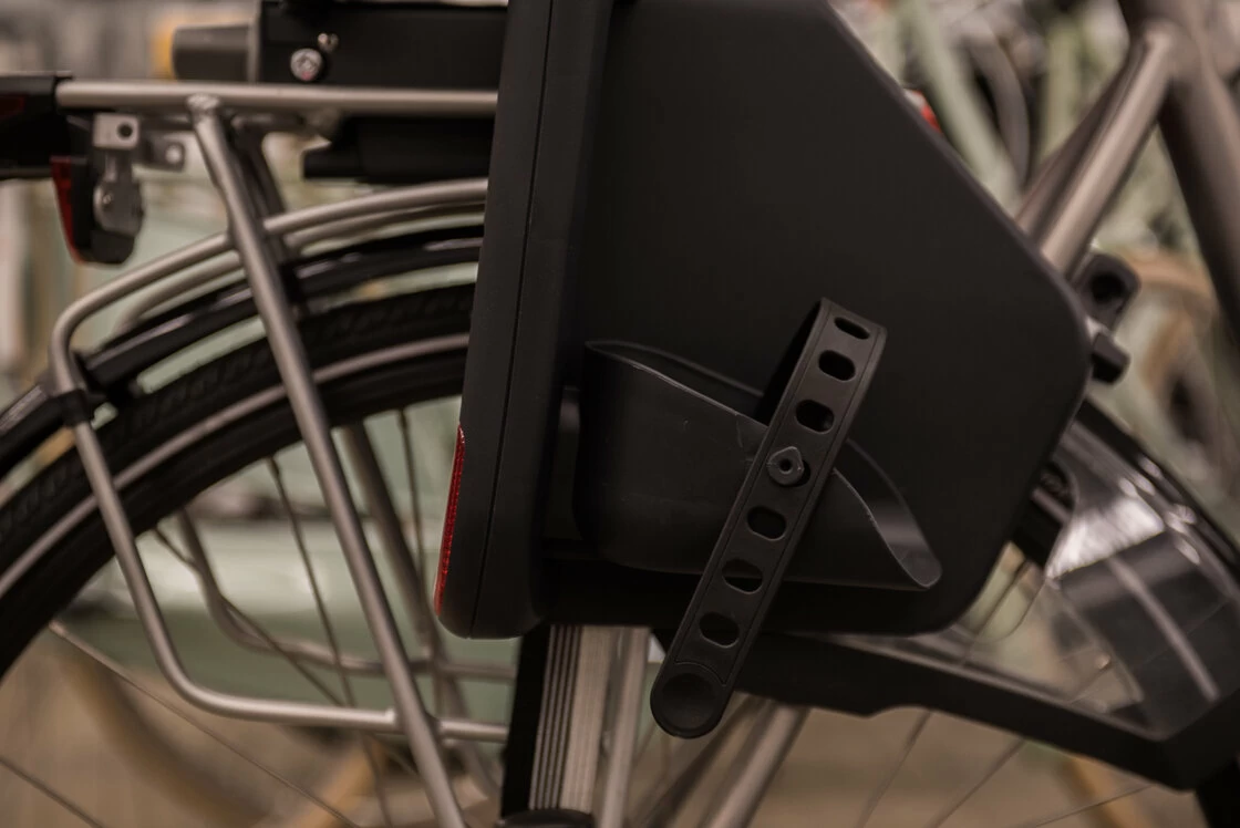 Fotelik rowerowy Yepp Maxi (na ramę) - OUTLET szary