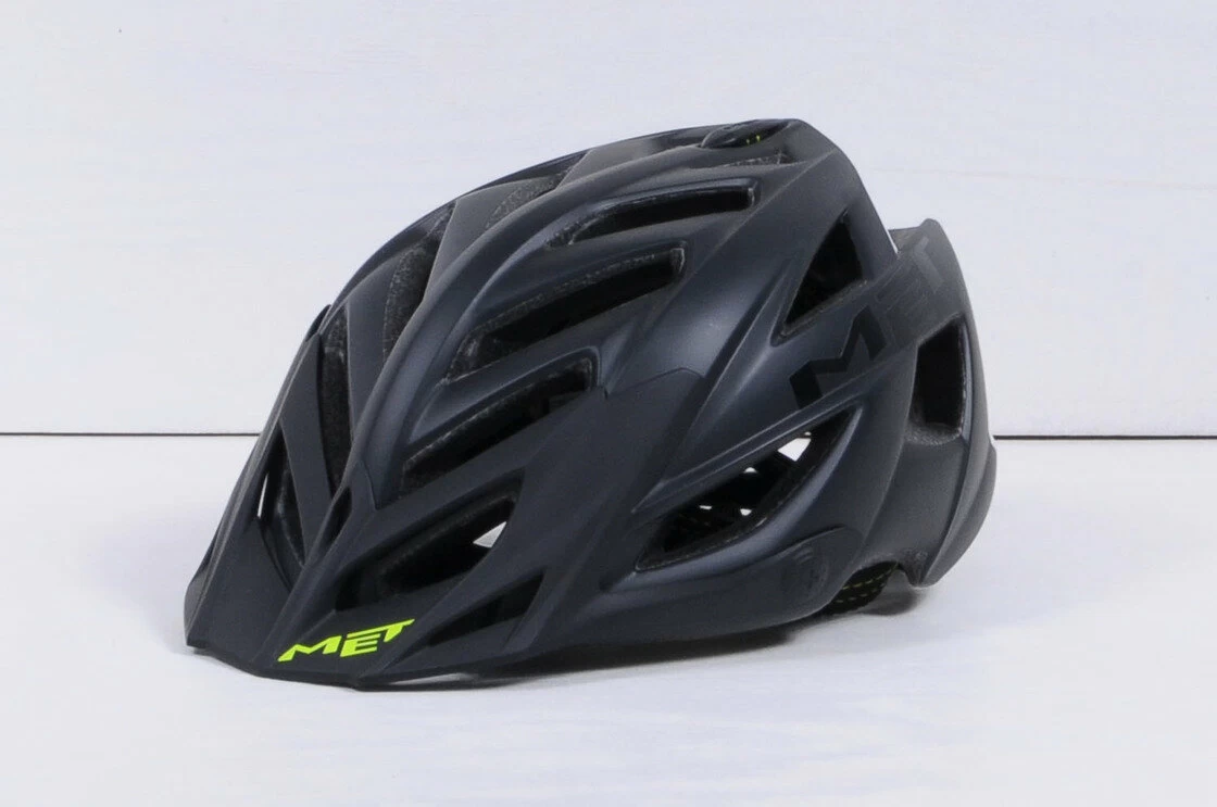 Kask MET Terra czarno - biały