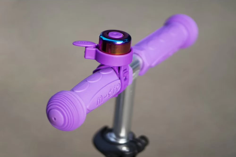 Kolorowy dzwonek do hulajnogi Micro Neochrom Purple