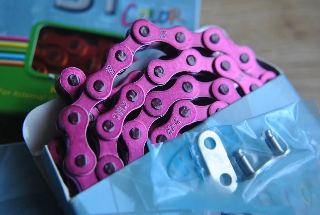 Kolorowy łańcuch KMC S1 Color 1/2” X 1/8” Biały