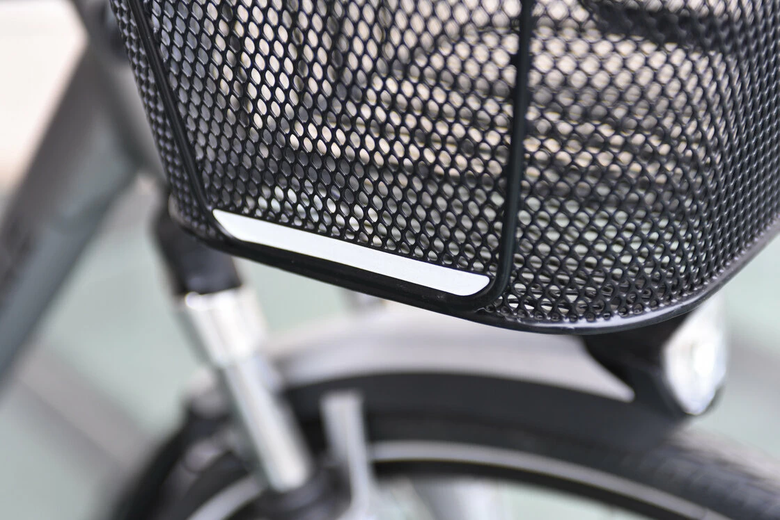 Koszyk rowerowy Basil Bold - ściągany kolor: srebrny
