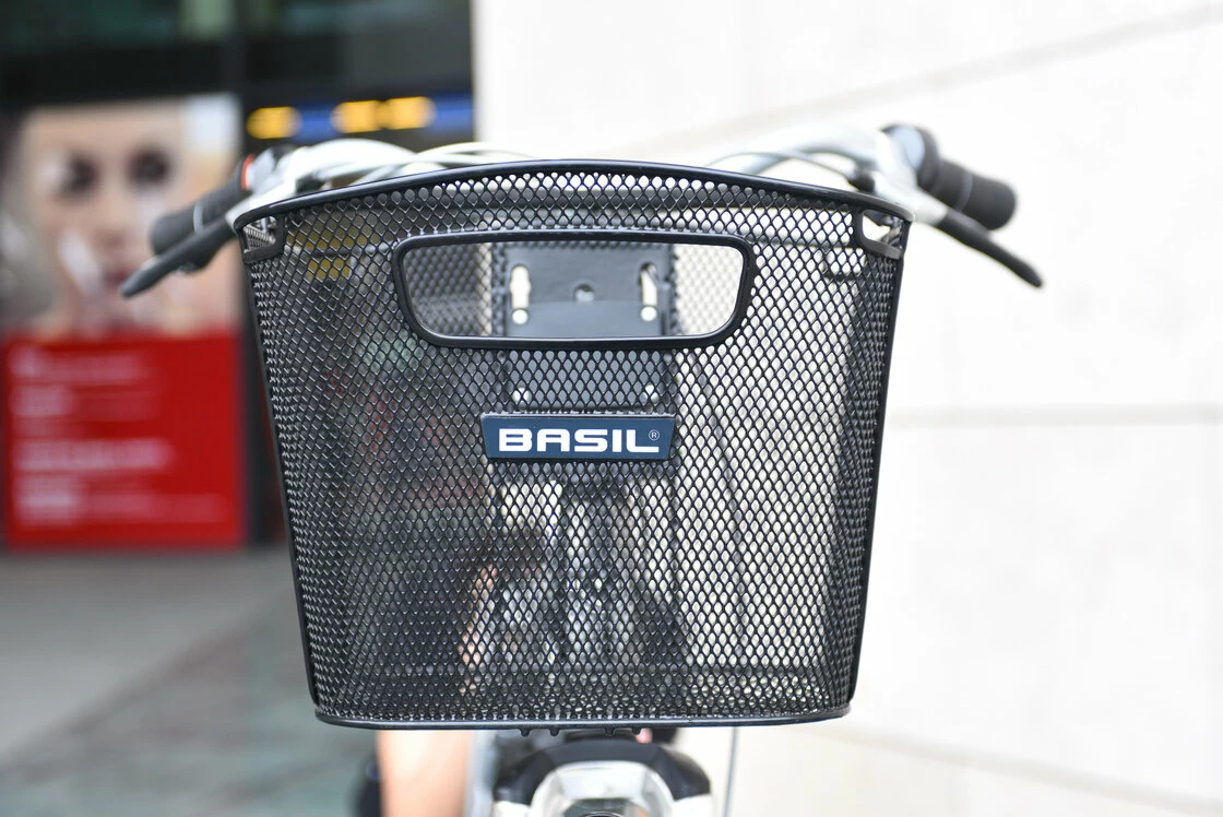 Koszyk rowerowy Basil Bold - ściągany kolor: czarny