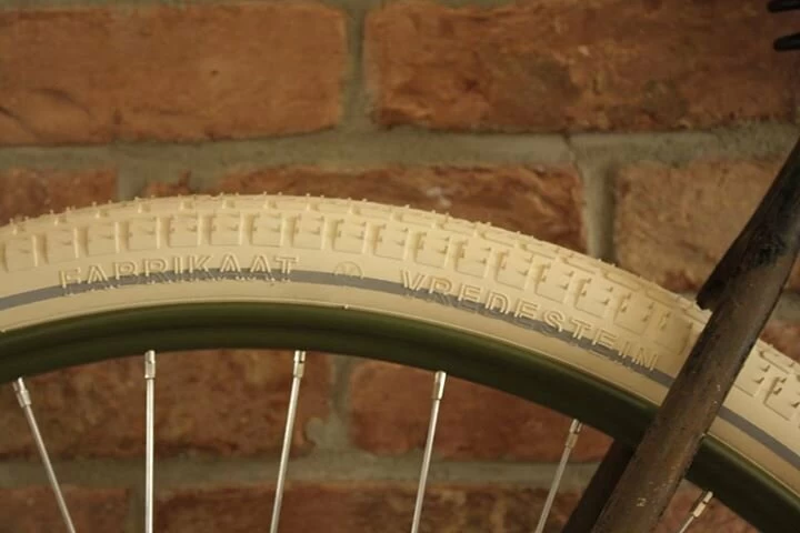 Kremowa opona Vredestein Retro 28 x 1,75 (47-622)