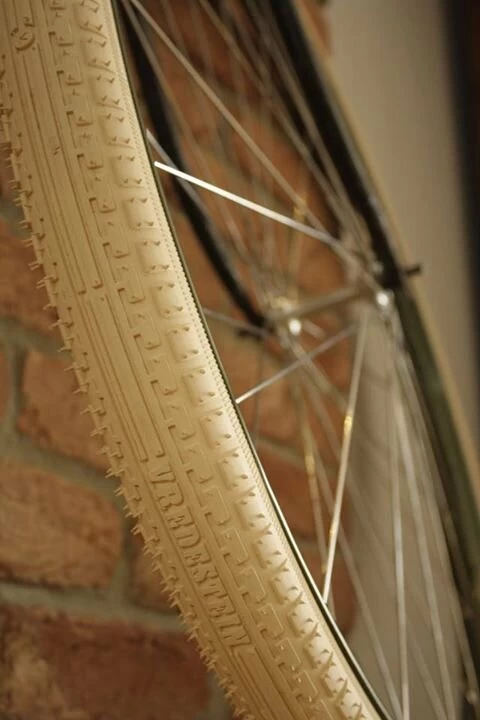 Kremowa opona Vredestein Retro 28 x 1,75 (47-622)