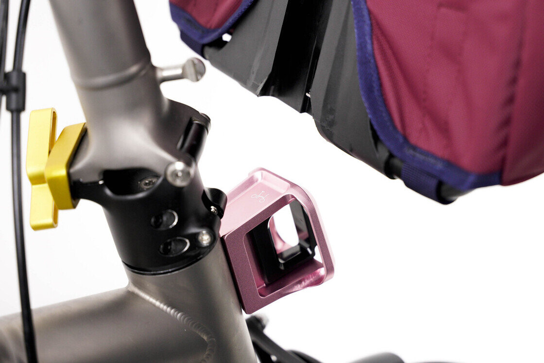 Kuty blok przedniego bagażnika Brompton ColourLab (Front Carrier Block) Różowy