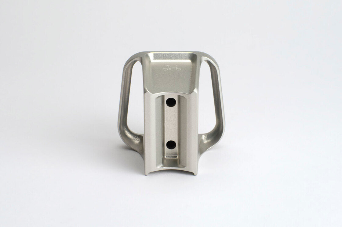 Kuty blok przedniego bagażnika Brompton ColourLab (Front Carrier Block) Srebrny