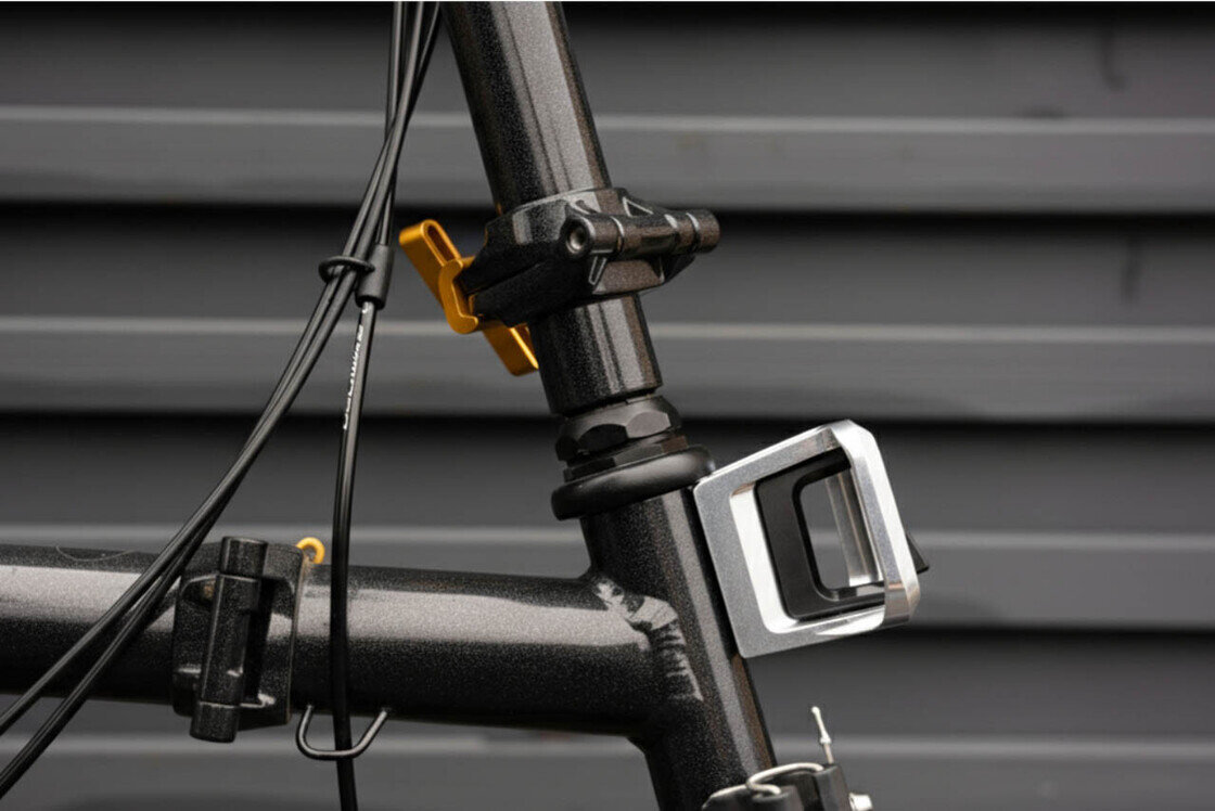 Kuty blok przedniego bagażnika Brompton ColourLab (Front Carrier Block) Srebrny