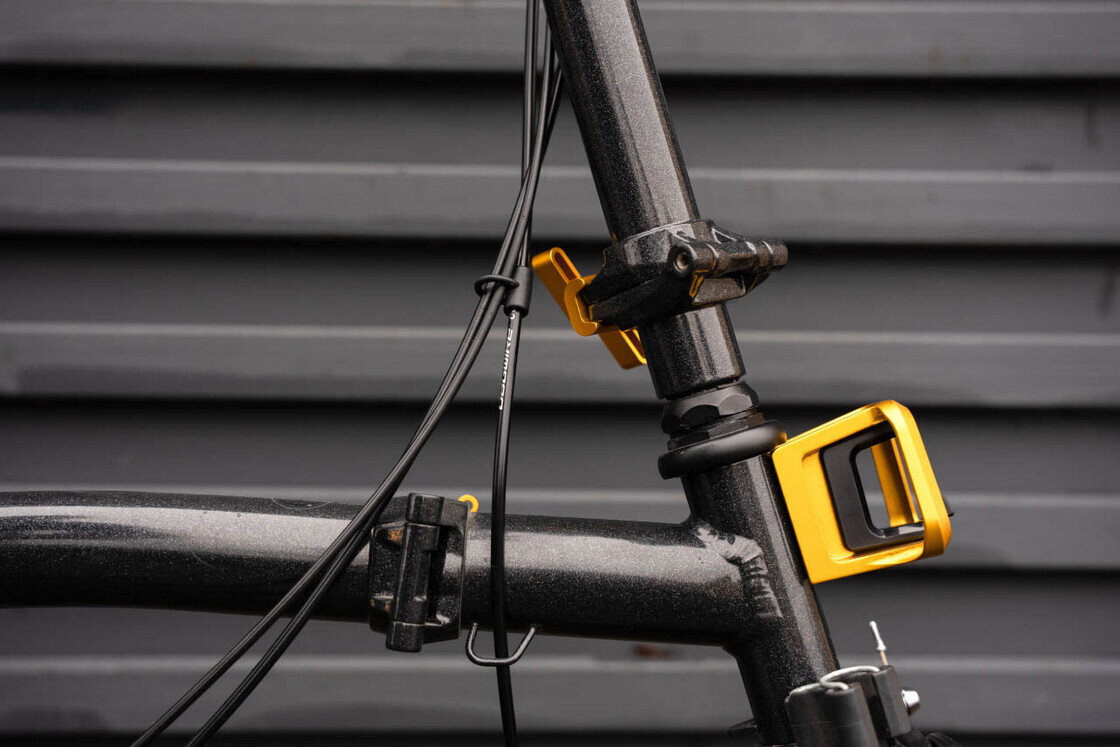 Kuty blok przedniego bagażnika Brompton ColourLab (Front Carrier Block) Złoty