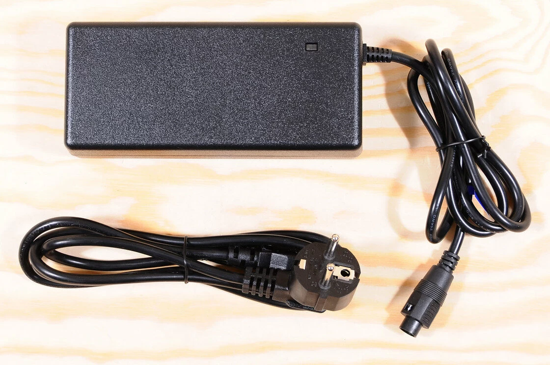 Ładowarka do roweru Sparta E-Motion C3/C4 Batavus E-go - 5 PIN 2A normalna