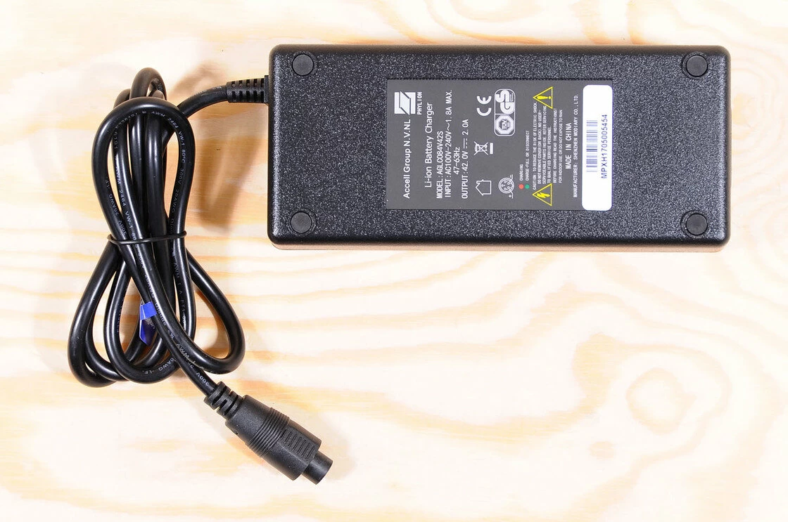 Ładowarka do roweru Sparta E-Motion C3/C4 Batavus E-go - 5 PIN 2A normalna
