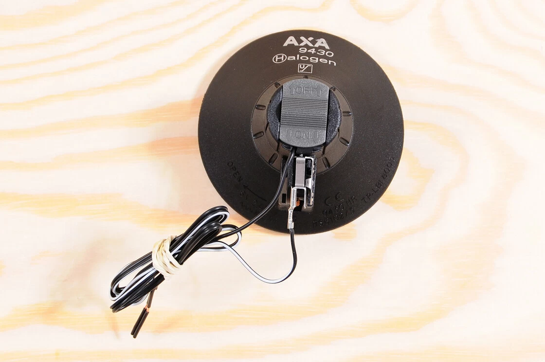 Lampka przednia AXA 9430
