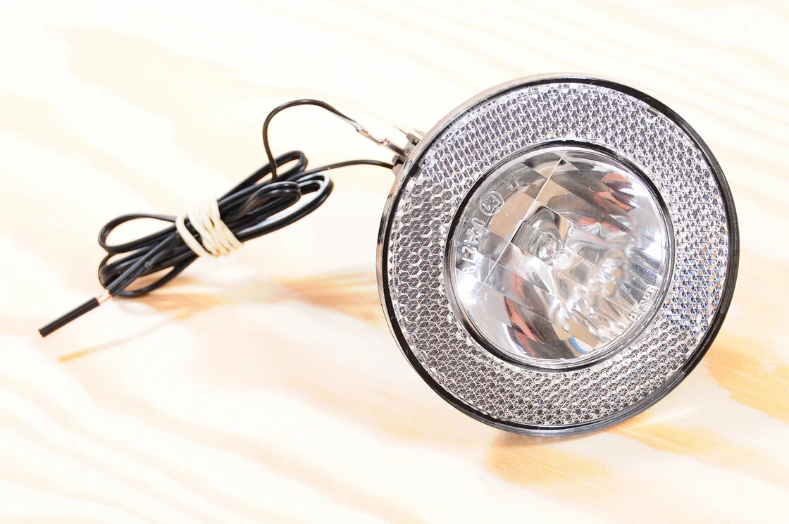 Lampka przednia AXA 9430