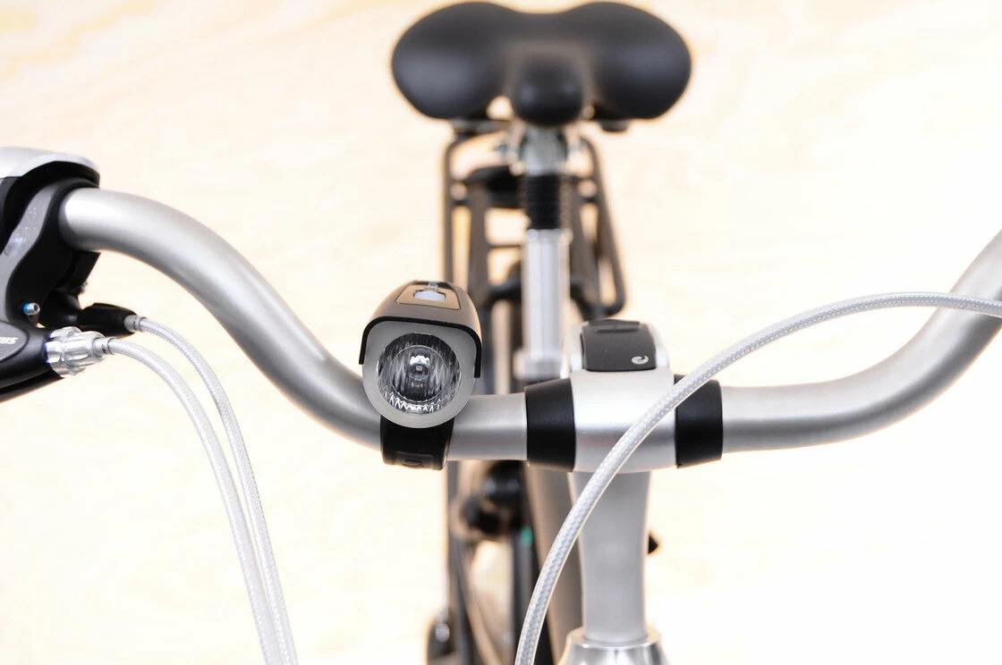 Lampka przednia Sigma Roadster USB