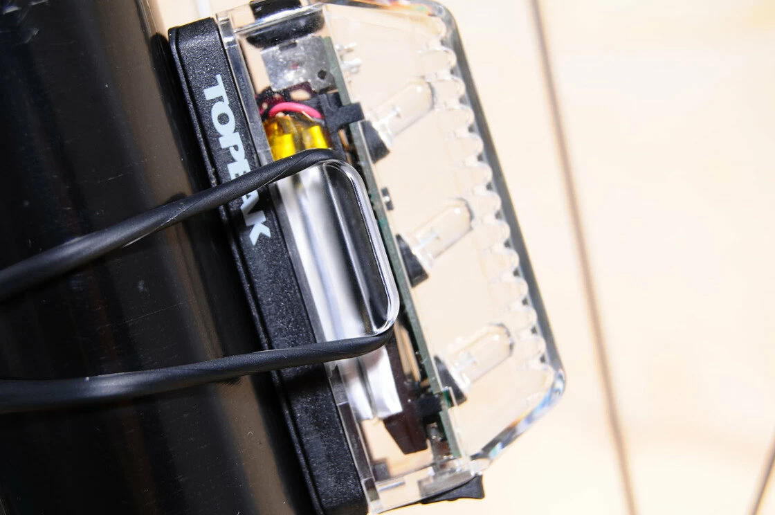 Lampka przednia Topeak WhiteLite Aero LED USB
