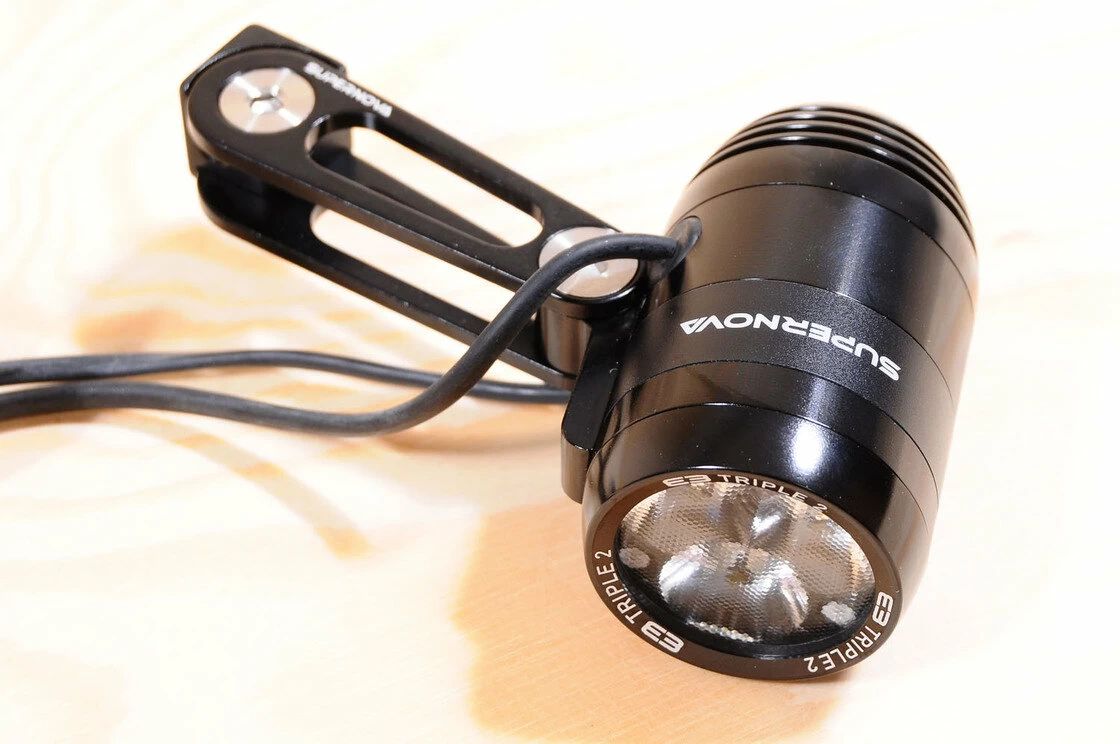 Lampka rowerowa Supernova E3 Triple 2