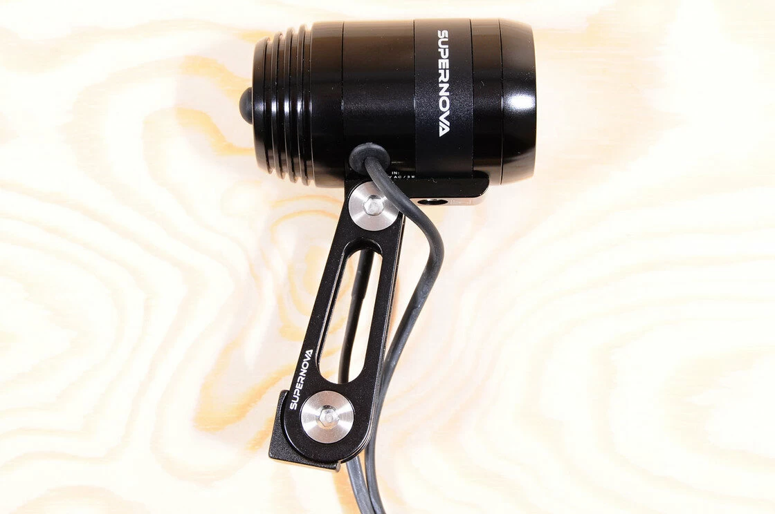 Lampka rowerowa Supernova E3 Triple 2
