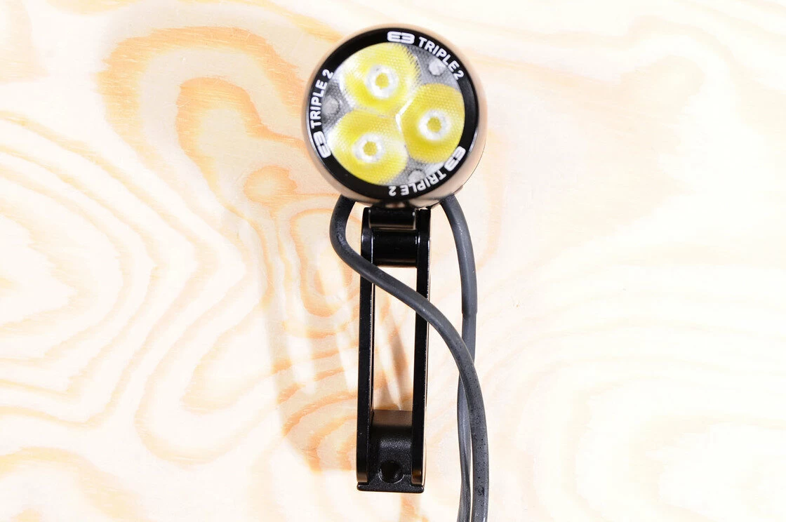 Lampka rowerowa Supernova E3 Triple 2