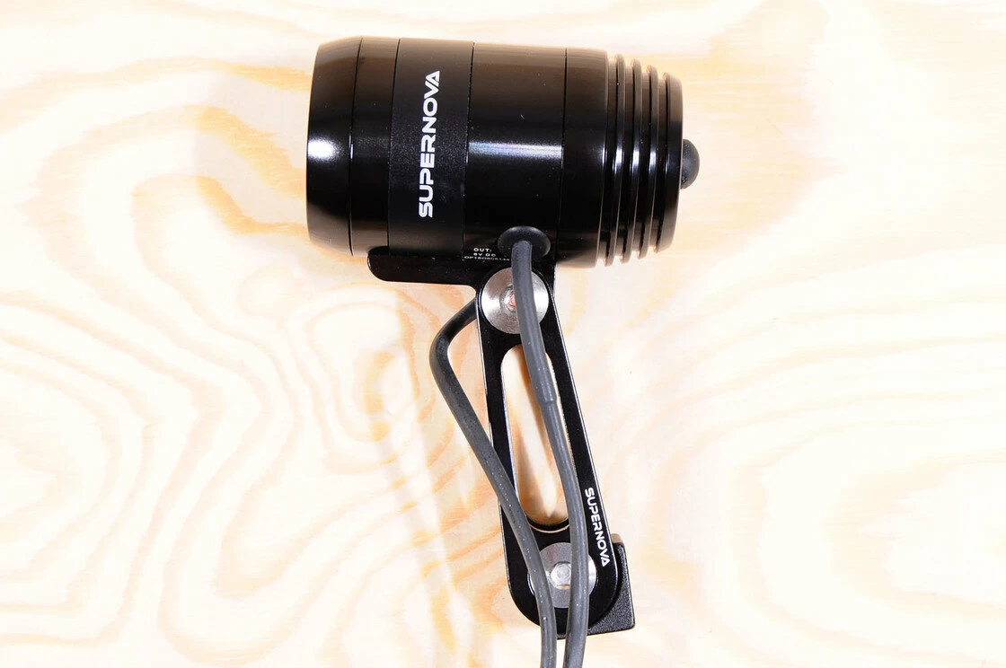 Lampka rowerowa Supernova E3 Triple 2