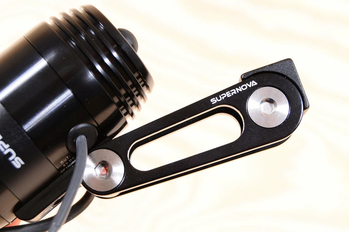 Lampka rowerowa Supernova E3 Triple 2