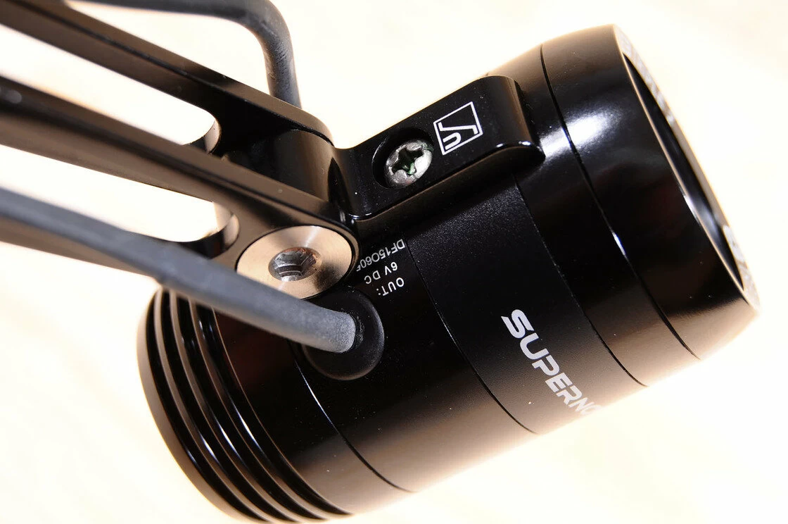 Lampka rowerowa Supernova E3 Triple 2