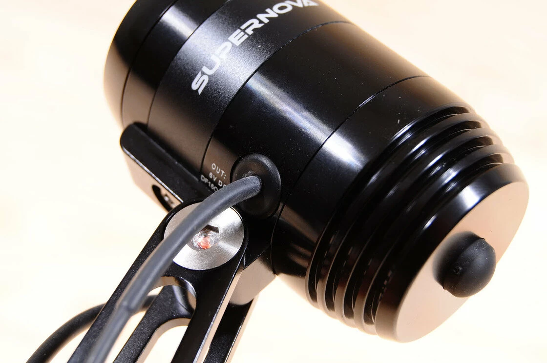 Lampka rowerowa Supernova E3 Triple 2