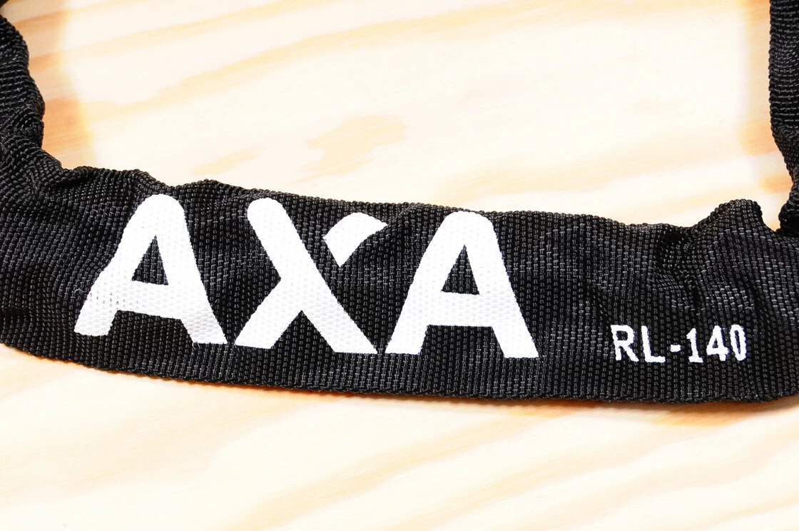 Łańcuch AXA RLC do podkowy AXA + SAKWA