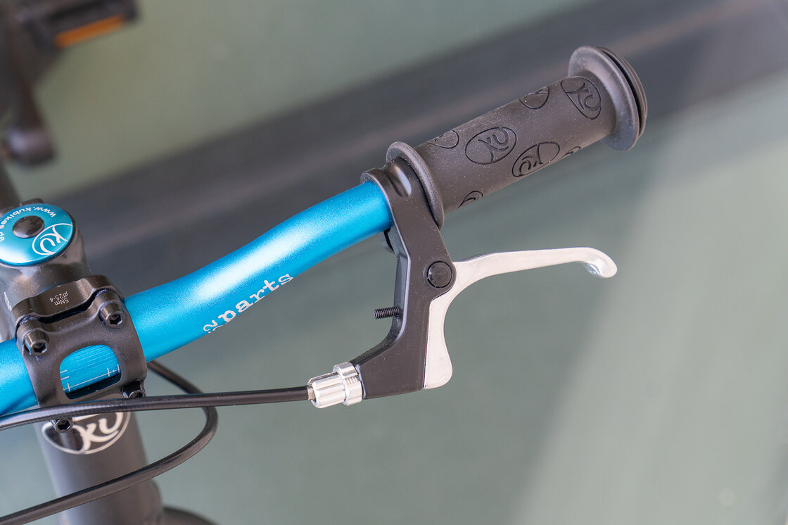 Lekki rower dla dziecka KUbikes 16 L MTB Czarny / laser niebieski