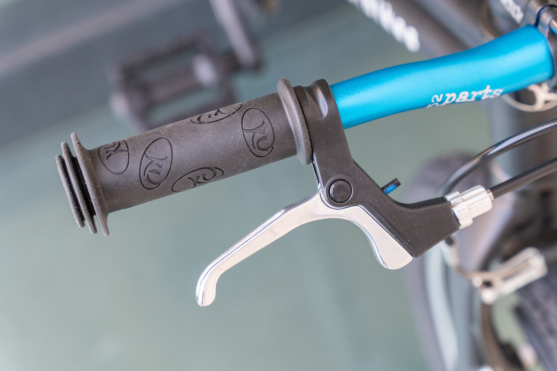 Lekki rower dla dziecka KUbikes 16 S MTB Czarny / laser niebieski