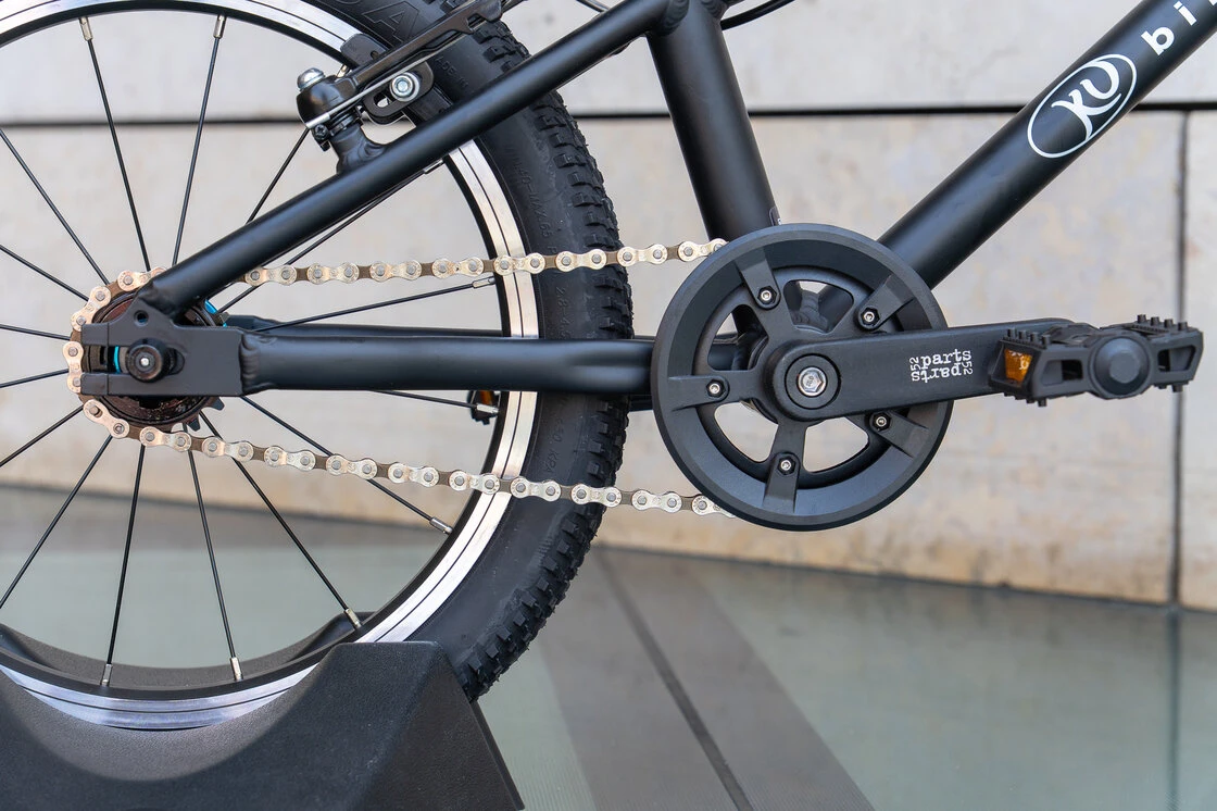 Lekki rower dla dziecka KUbikes 16L MTB Czarny / laser niebieski