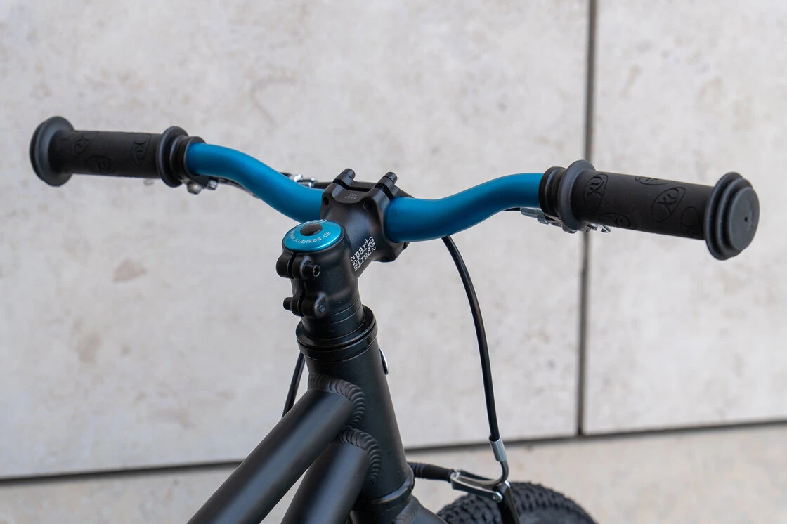 Lekki rower dla dziecka KUbikes 16L MTB Czarny / laser niebieski