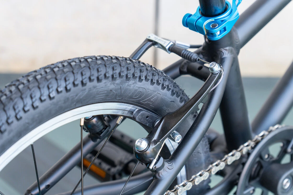 Lekki rower dla dziecka KUbikes 16L MTB Czarny / laser niebieski